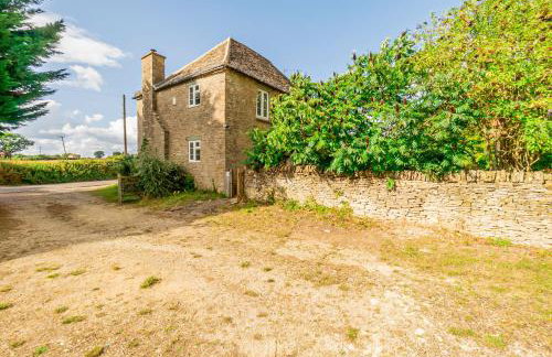 Farmhouse Retreat, 4 Bed, Pet Friendly - Photo 4