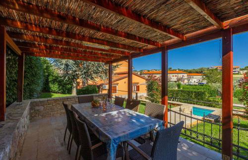 Faszinierendes Ferienhaus mit Privatpool, Volleyballfeld, Fussballplatz, Trampolin beim bekannten Radweg Parenzana - Foto 25