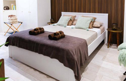 Modern Boutique Apartment - Photo 2
