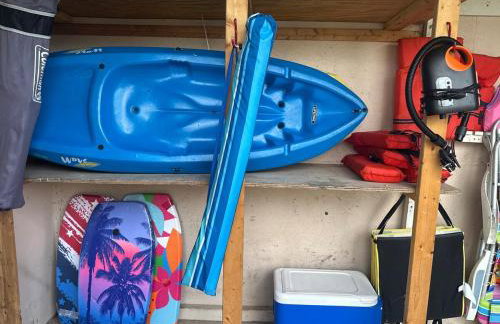 Tropical PoolHome Walk to Shops Near Beach - Foto 40