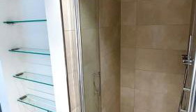 Business suite with skyline view with parking space - Foto 4, Shower