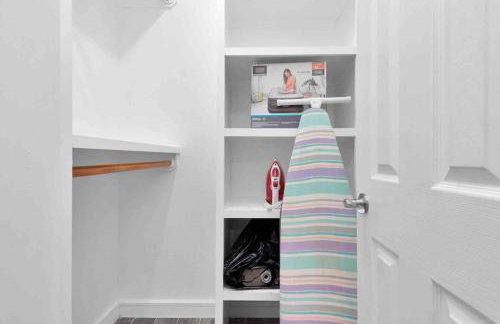 Prolific Red Luxe: Private Deck + Stylish Living - Photo 17