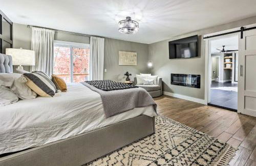 Lakefront Rogers Getaway with Hot Tub and Deck! - Foto 11