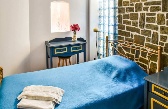 Alluring Holiday Home in Syros With Barbecue - Photo 2