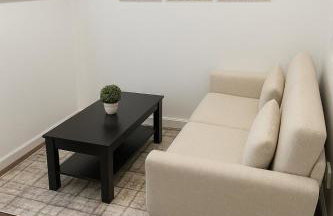 Bright & Stylish Guest Suite with Modern Comforts - Foto 1