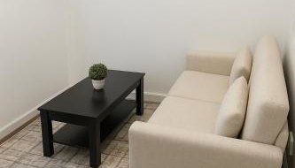 Bright & Stylish Guest Suite with Modern Comforts - Foto 1