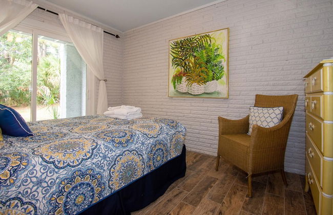 5bd, 3Ba Home Sleeps 14 Comfortably, Close to the Beach and Club Amenities - Photo 4