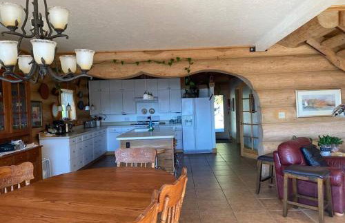 Turnagain View Lodge and Wedding Venue - Photo 30