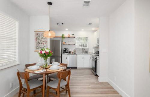 Serene Place Walk to UF Stadium Near Shands & Downtown - Foto 15