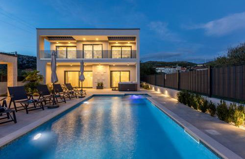 Luxury Villa Diana with heated pool and jacuzzi - Foto 2