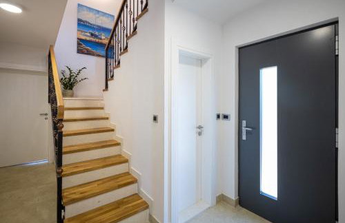 Villa Loni Trogir Marina with great pool and jacuzzi - 3 e-bike free - Foto 29