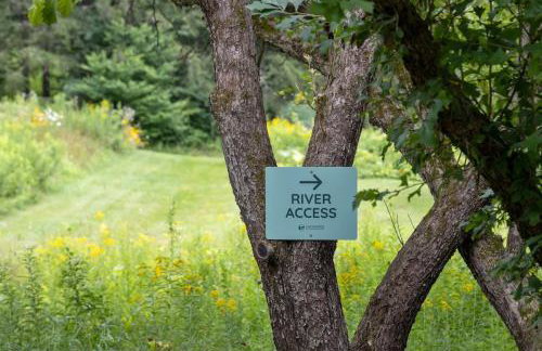 Haven Tiny House w hot tub on river near Stowe - Foto 9