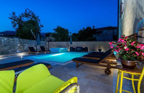 Villa Sagri - heated pool - Photo 8