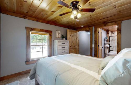 4 Mi to Dtwn Morganton! Family Retreat w/ Patio - Photo 15