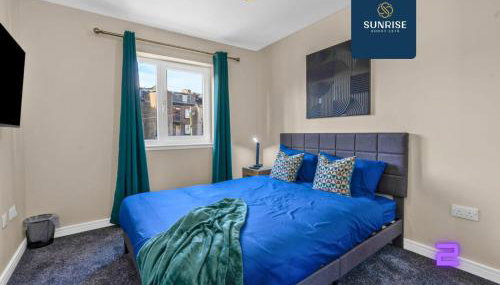 Lochee 1 - Large 4 Bedroom House with 6 Beds and 3 bathrooms, TVs in each room, Free Parking, Fully Equipped, Local Amenities, Easy Ring Road Access by SUNRISE LONG LETS and SERVICED ACCOMMODATION DUNDEE - Foto 5