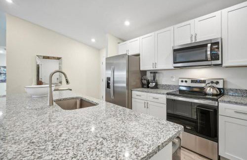 Cape House - 4 BR - Pool - Fire Pit - Private Backyard - Foto 18