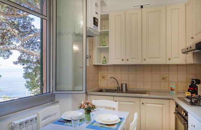 Quinto Seaview Apartment - Photo 7