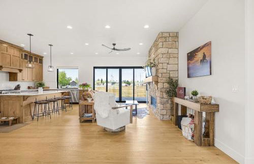 TetonHaus 5BR Hot Tub Game Room Walk to Driggs 20 min to Targhee - Foto 24