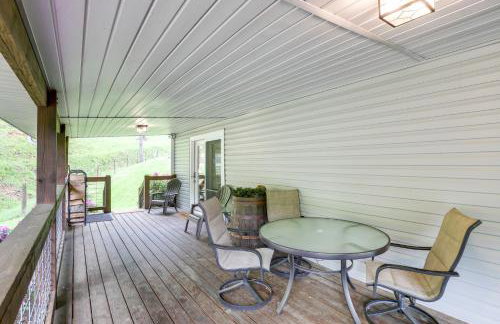 Cozy Mars Hill Farmhouse with Scenic Views - Foto 17