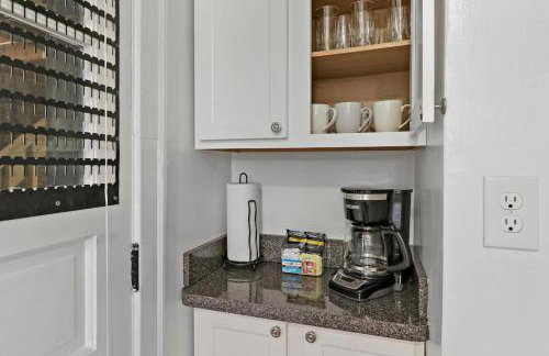 Charming 1BR Unit Close to Vibrant Shops & Dining - Montrose 1B - Foto 6