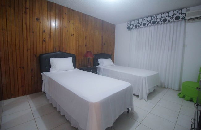 Kenwood Villa - Photo 3