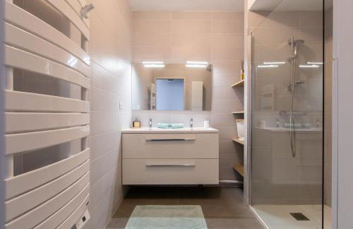 Luxury Mind Vue Exceptionnelle Pied dans l'eau Parkings privés 2 places Climatisation Hyper centre logement d'exception - Foto 45