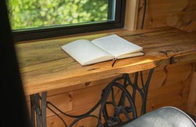 Writer's Retreat - Secluded Getaway, Hot Tub, and Stargazing Deck - Foto 17