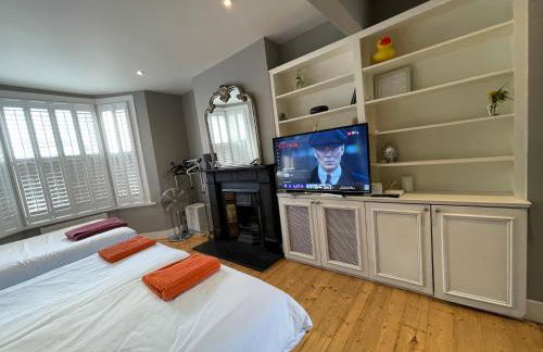 Huge 6-Bedroom House in Greenwich, Sleeps 12 - Foto 6