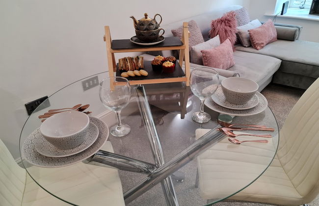 2 Bed Woodland Retreat - Garden & Free Parking - Foto 2