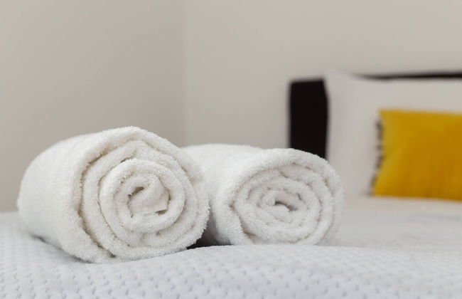 Skyvillion - Tower Point Enfield 1bed With Balcony - Photo 3