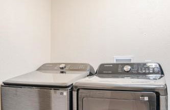 l NEW l 5BR 3BTH Large and Modern Home l Central LOC l 1 ACRE lot - Foto 45