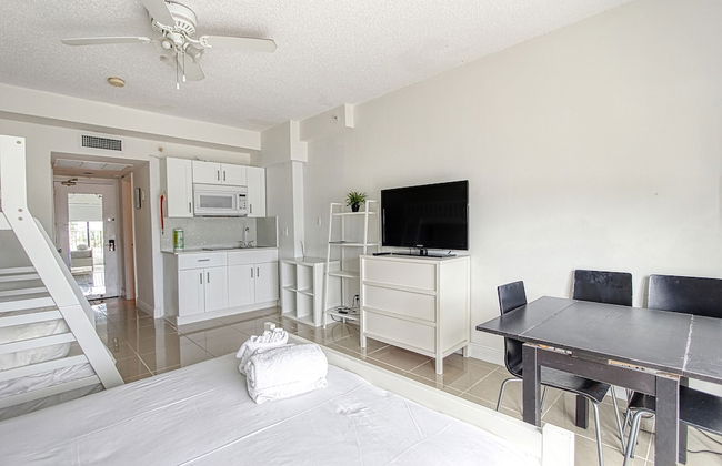 Deluxe Studios and Apartments at the Casablanca - Photo 31