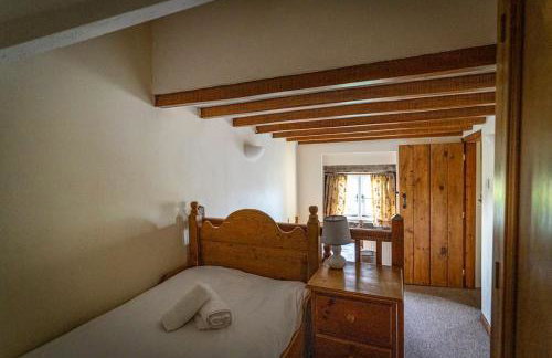 School House, cosy cottage for 12 with hot tub in the Peak District - Photo 39