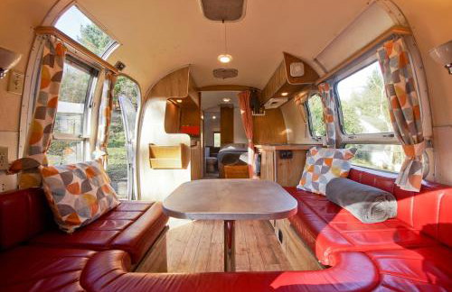 Vintage glamping Airstream with Farm Animals - Foto 4