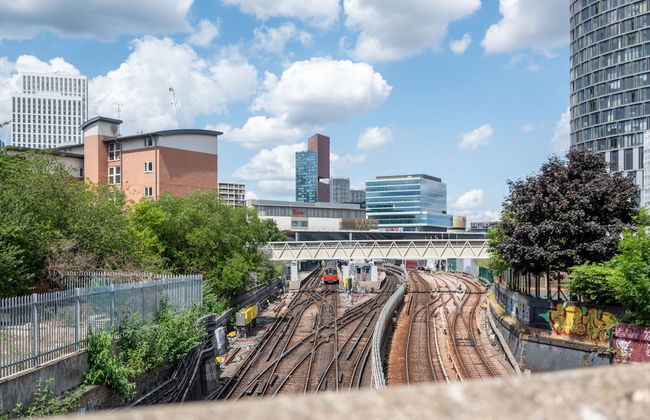 Modern Comfort: Stratford 3BR Duplex - Foto 26