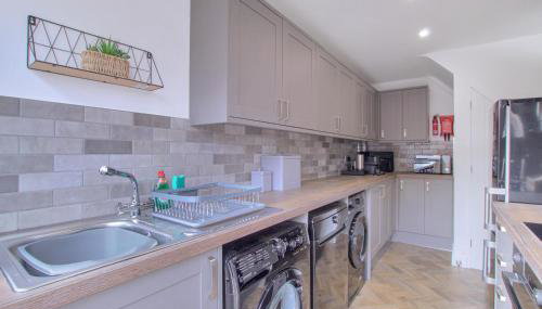 Comfy & Stylish 3 Bed House with Off Street Parking, Netflix and Wi-Fi - Foto 4