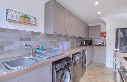Comfy & Stylish 3 Bed House with Off Street Parking, Netflix and Wi-Fi - Foto 4
