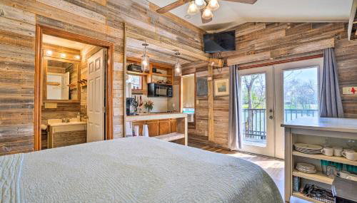 Guadalupe Riverfront Studio w/ Private Balcony - Foto 4