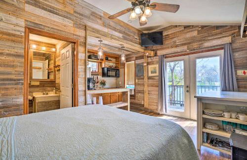Guadalupe Riverfront Studio w/ Private Balcony - Foto 4