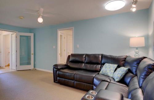 Scenic Smith Mountain Lake Getaway with Deck and Dock! - Foto 9