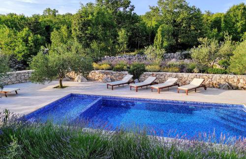 Charming stone house with private pool & jacuzzi - Holiday Home Vera - Photo 41