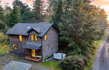 Walk to Beach Relax in Hot Tub Dine on the Deck LoLis Place by AvantStay - Foto 9