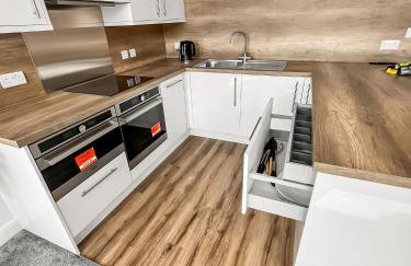 Flat 2 - Luxury Bolton City Centre Apartments - Photo 7