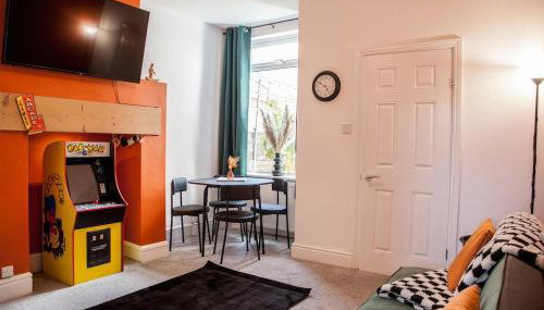 Manchester 3BR House Contractor Hospital Uni - Foto 2