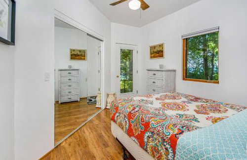 Jacobia Lakefront Retreat - Photo 19