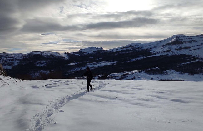 Paseo con raquetas de nieve por los Collados del Asón - Foto 7