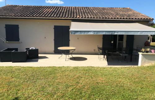 Plain pied climatisé piscine idéalement situé - Foto 6