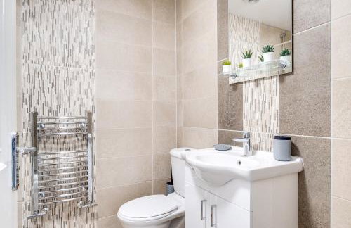 Contractors Retreat 3 bedroom house, sleeps up to 7, free parking - Foto 12