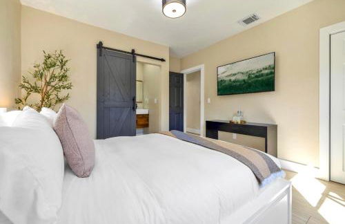 Luxury Miami Pool House Private Backyard Oasis Near Wynwood and Miami International Airport - Photo 12