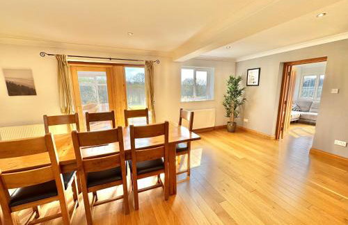 Stunning 7 Bedroom Escape Near New Forest and Beach - Large Garden - Serene Setting - Sleeps 14 - Foto 15